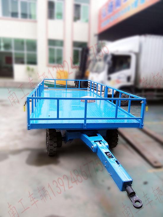 6吨安博app(中国)官方网站护栏型牵引拖车