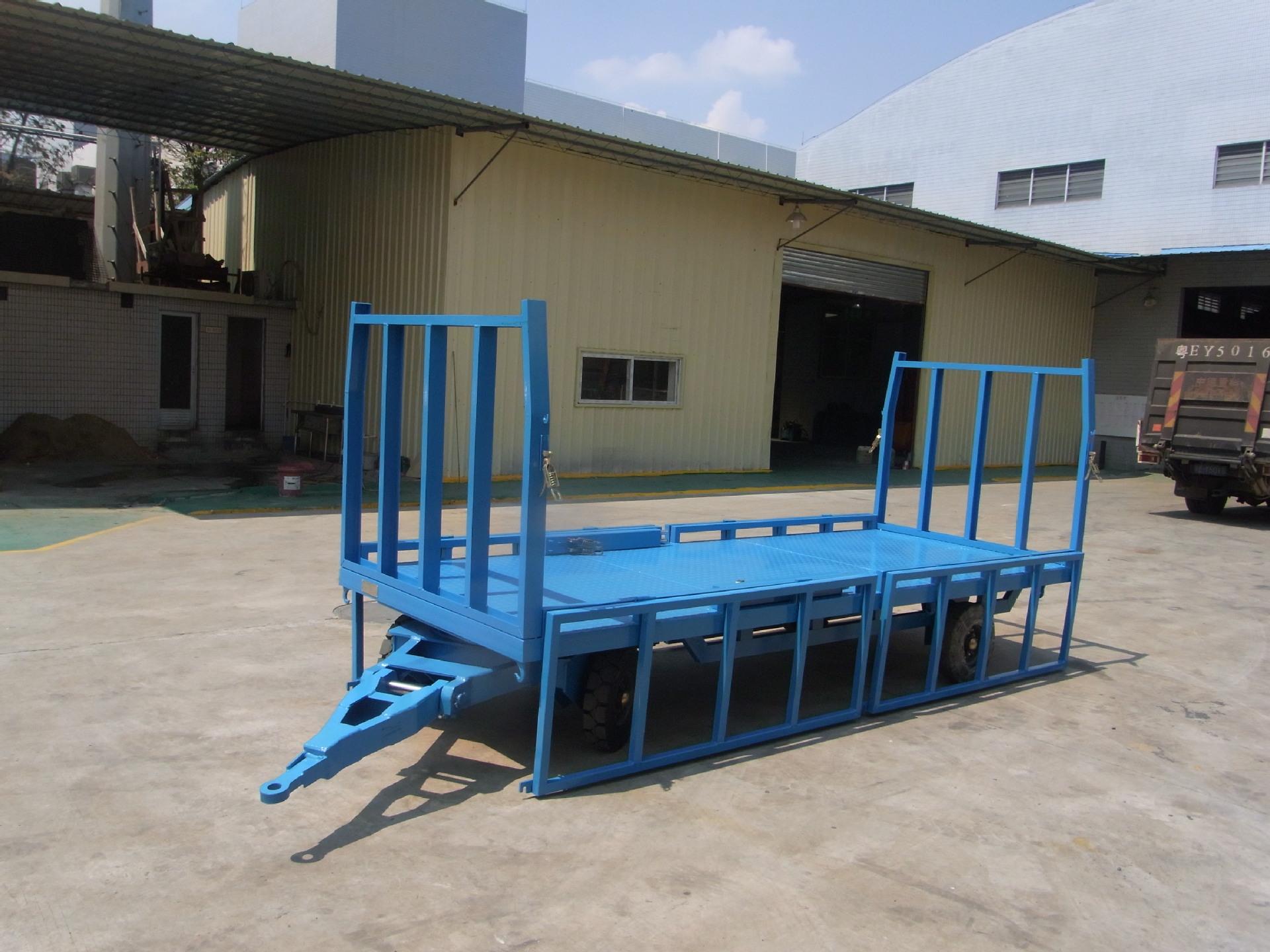 Customized case of barrier type flat trailer in clothing factory